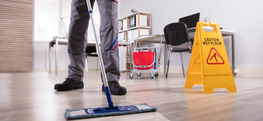Przyczyny powstawania smug po umyciu podłogi